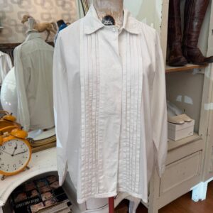 Camicia vintage bianca con ricami floreali e pinces